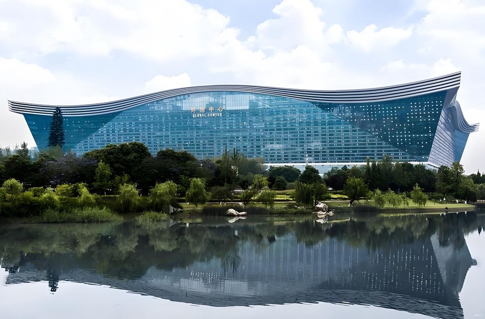 环球中心外立面图